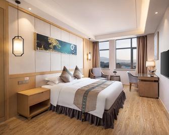 Ramada Plaza by Wyndham Enshi - Enshi - Bedroom