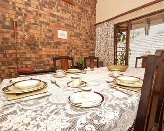 Quail's Nest - Roodepoort - Dining room