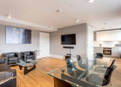 Altido Spacious 2br Apt, Moments From West End - Edinburgh - Dining room