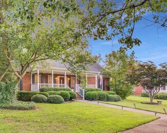 Atlanta 5br Luxe Pool Retreat,sleeps 12 - Conyers