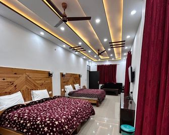 Hotel Himalayan Foxhole - Chakrāta - Living room