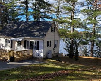 Dog-friendly Maine 1 BR lakeside cottage with WiFi, laundry, and full kitchen. - Augusta - Gebouw