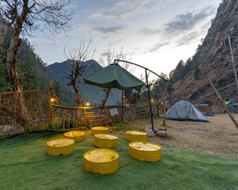 Whoopers Hostel Kasol, Choj - Kasol - Building