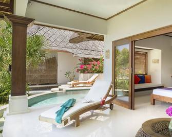 巴厘島艾湄海灘棕櫚花園及Spa度假酒店 - 阿邦 - 游泳池