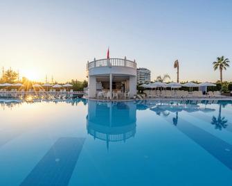 Jadore Deluxe Hotel And Spa - Side - Piscina