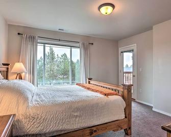 Charming Redmond Townhome w/ Resort Amenities - Redmond - Schlafzimmer