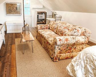 Dahlonega Wine Country Retreat at Cardinal Hill - Dahlonega