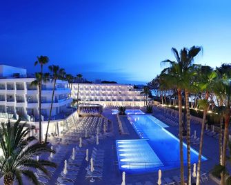 Iberostar Waves Playa de Muro - Can Picafort - Piscina