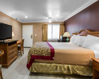 Rodeway Inn Cypress - Buena Park - Cypress - Ložnice