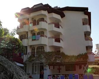 Dilhan Hotel - İçmeler - Building