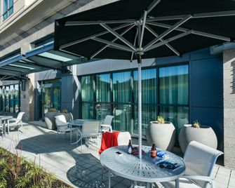 Hampton Inn & Suites Seattle/Northgate - Seattle - Innenhof