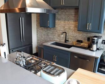 Luxury Two Bedroom Two Bathroom Condo in Corktown Detroit - Detroit - Küche