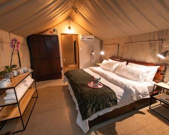 Sausage Tree Safari Camp - הודספרוט - חדר שינה