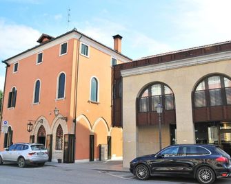 Hotel 5 Colonne - Mirano - Building