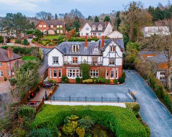 OYO Rayanne House Guest Accommodation - Holywood - Edificio