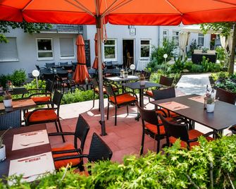 Stuttgart Großbettlingen Hotel by Belvilla - Großbettlingen - Patio