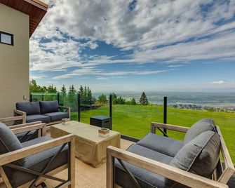 Entertaining custom home with 180 degree views of the Rocky Mountains - Cochrane - Balcone