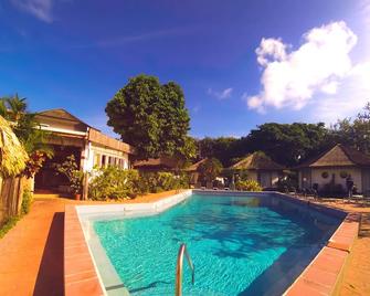 Kariwak Village Holistic Haven and Hotel - Crown Point - Pool