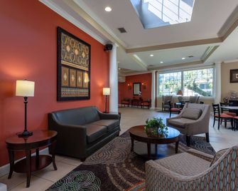 Travelodge by Wyndham Lakeland - לייקלנד - טרקלין