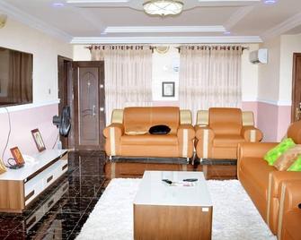 Angel homes 5 star self service apartment - Ibadan - Living room