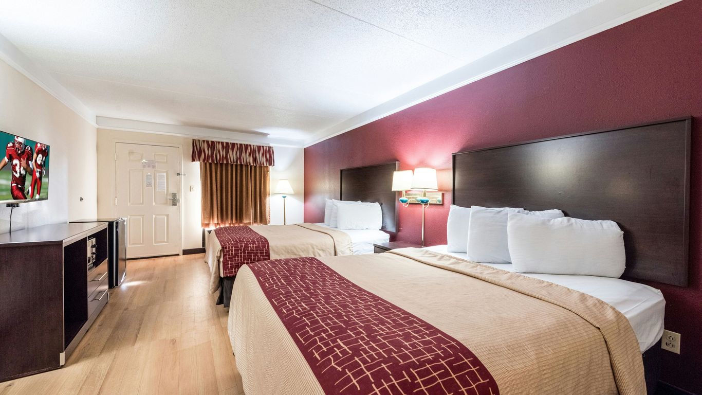 Red Roof Inn & Suites Clinton, TN