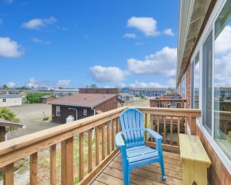 Dog-Friendly Coastal Retreat Near the Beach - Long Beach - Balcony