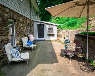 Holiday cozy country cottage! - Croton on Hudson - Patio