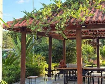 Viana Nature Resort Pool and Garden - Luanda - Patio