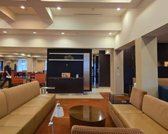 Country Inn & Suites by Radisson, Convention Center - Altoona - Lobby