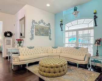 Inn On the Avenue - New Smyrna Beach