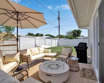 Madeira Beach Family & Pet Friendly Luxury Getaway - Seminole - Balkon