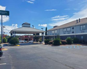 Quality Inn Prattville I-65 - Prattville - Building
