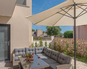 Amazing Home In Jadrija - Jadrija - Balcony