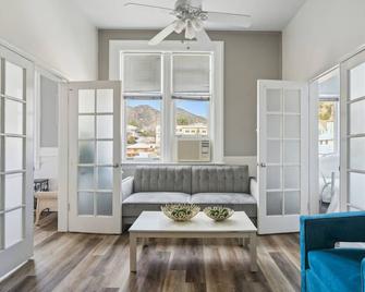 The Carrick - Bisbee - Living room
