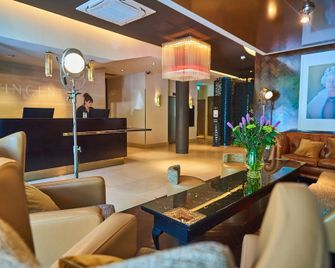 The Vincent Hotel - Southport - Front desk