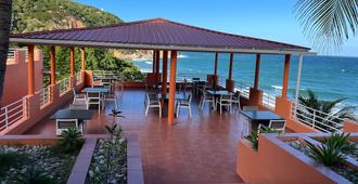 Rival Hotel - Cabo Haitiano - Patio