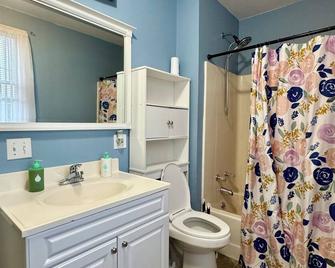 Charming 2-bedroom apartment with WiFi, AC in fabulous Seneca Falls - Seneca Falls