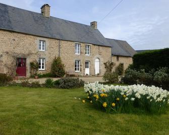Countryside and Sea between Granville and Avranches - Subligny - Edificio