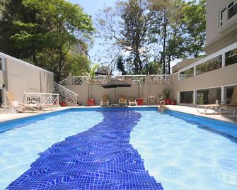 Ez Aclimação Hotel - เซาเปาโล - สระว่ายน้ำ