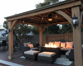 Resort style house centrally located w/ Zen backyard and putting green - San Diego - Patio