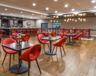 Holiday Inn Auburn-Finger Lakes Region By IHG - Auburn - Restaurace
