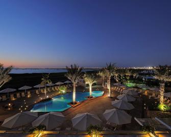 Park Inn Abu Dhabi, Yas Island - Abu Dhabi - Pool