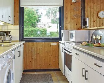 Alluring Holiday Home in Syddanmark near Sea - Svendborg - Küche