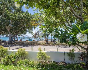 Lei Lo - Magnetic Island