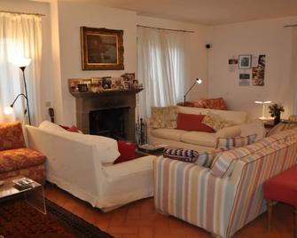 Casale Vicino Al Golf Nazionale - Monterosi - Living room