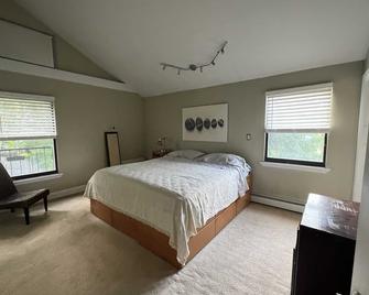 Updated Spacious 3 Bedroom, 2 Bath Condo - Westfield - Bedroom