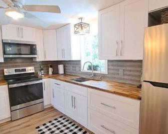 3/2 House nestled in the Everglades National Park - Everglades - Kuchnia