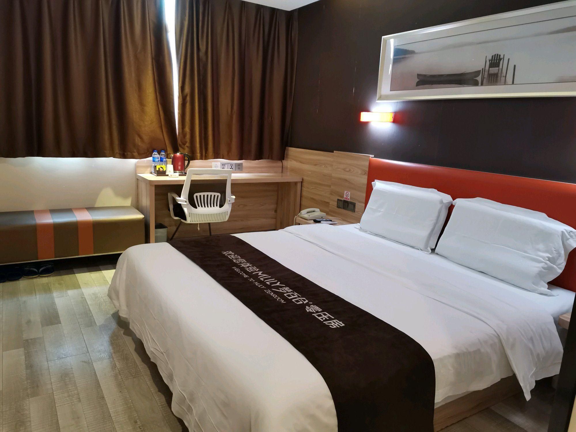 7 Days Premium Kaifeng Gulou Square Millennium City Park - Kaifeng - Bedroom