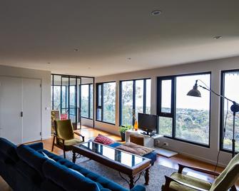 Spectacular Bay Views from South Channel House, McCrae - مكري - غرفة معيشة