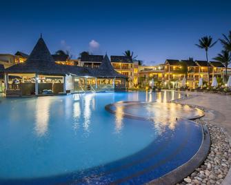 Jalsa Beach Hotel & Spa - Poste Lafayette - Zwembad